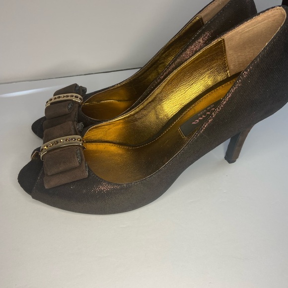 Nina NY women’s heels Size 9 Brown metallic fabric Bow/Gold w brown gems - Picture 3 of 11